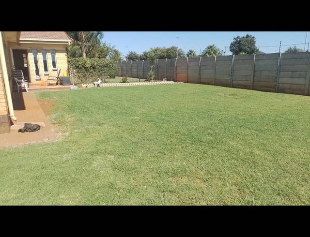 3 BEDROOM HOUSE FOR SALE IN HELIKONPARK